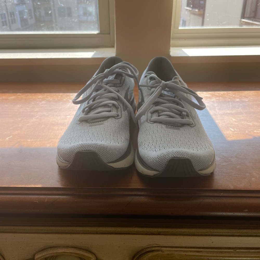 Brooks Glycerin Gym Shoes. Size U.S. womens  7.5 - Picture 3 of 4